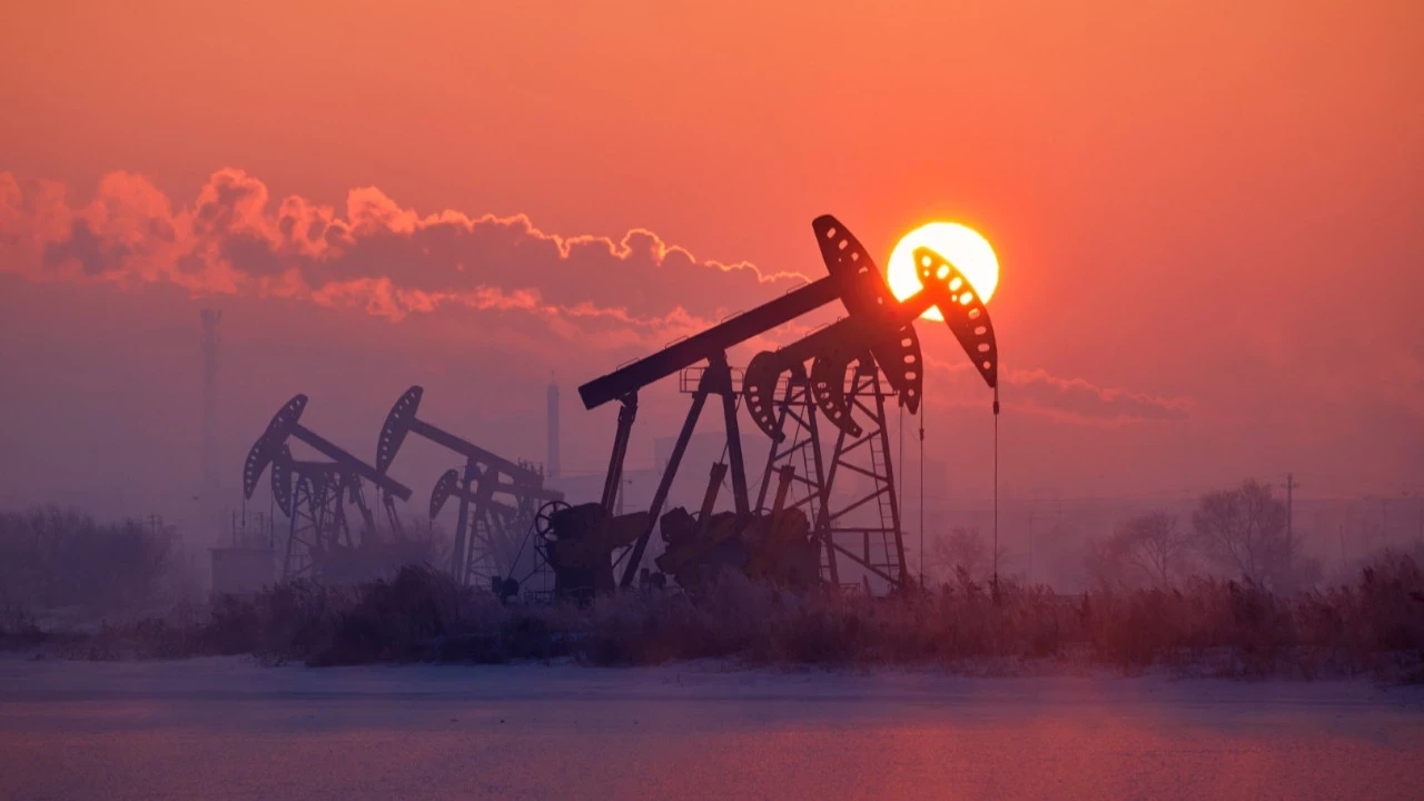 Petrol Fiyatlarinda Iran Yukselisi Vv8F