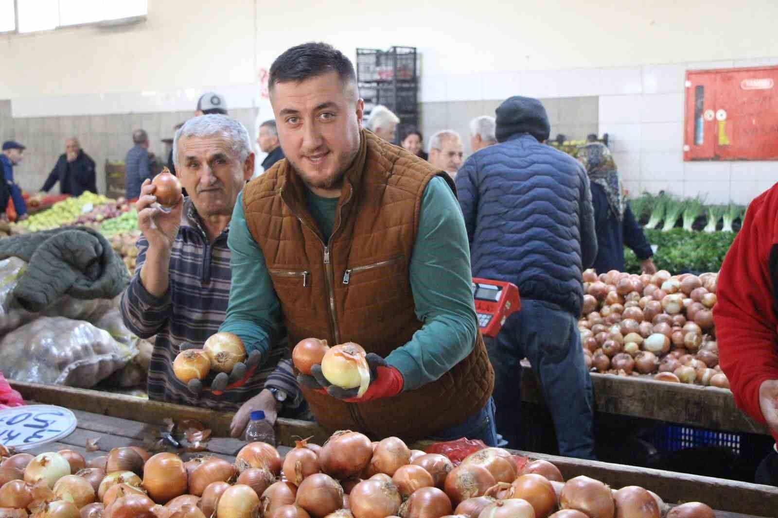 Amasya Soğanı Çürümekten Kurtuldu, Dünyaya Açıldı Depoda 7.5, Pazarda 15 Tl!H