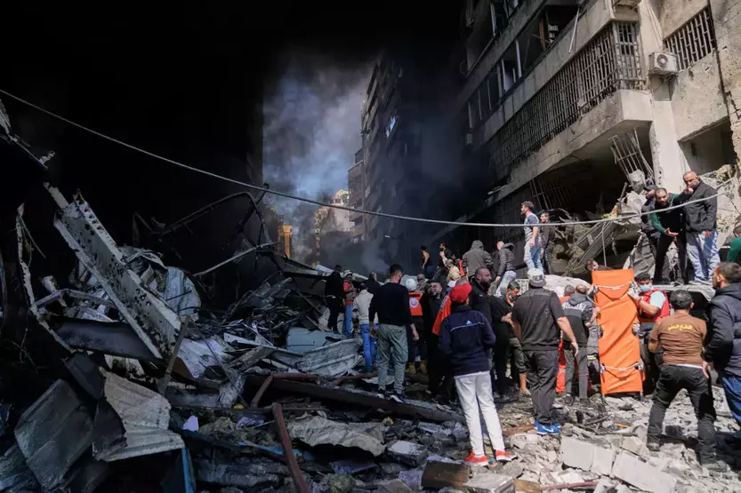 Ateşkes Dinlemeyen İsrail Lübnan'da Soykırıma Devam Etti 10 Dakikada 100 Bomba! (7)