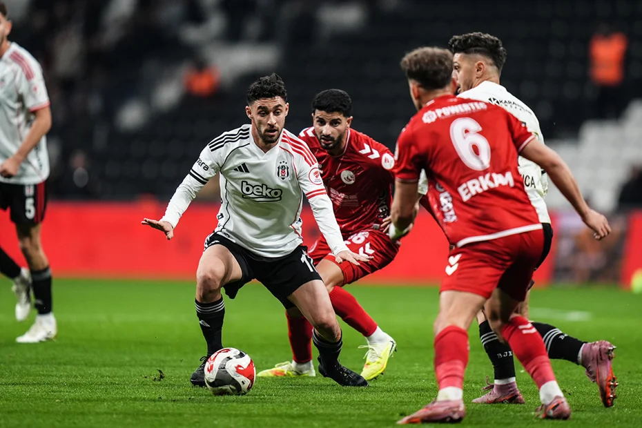 Beşiktaş'ta Şok Sakatlık! O Futbolcu Ameliyat Olacak (3)