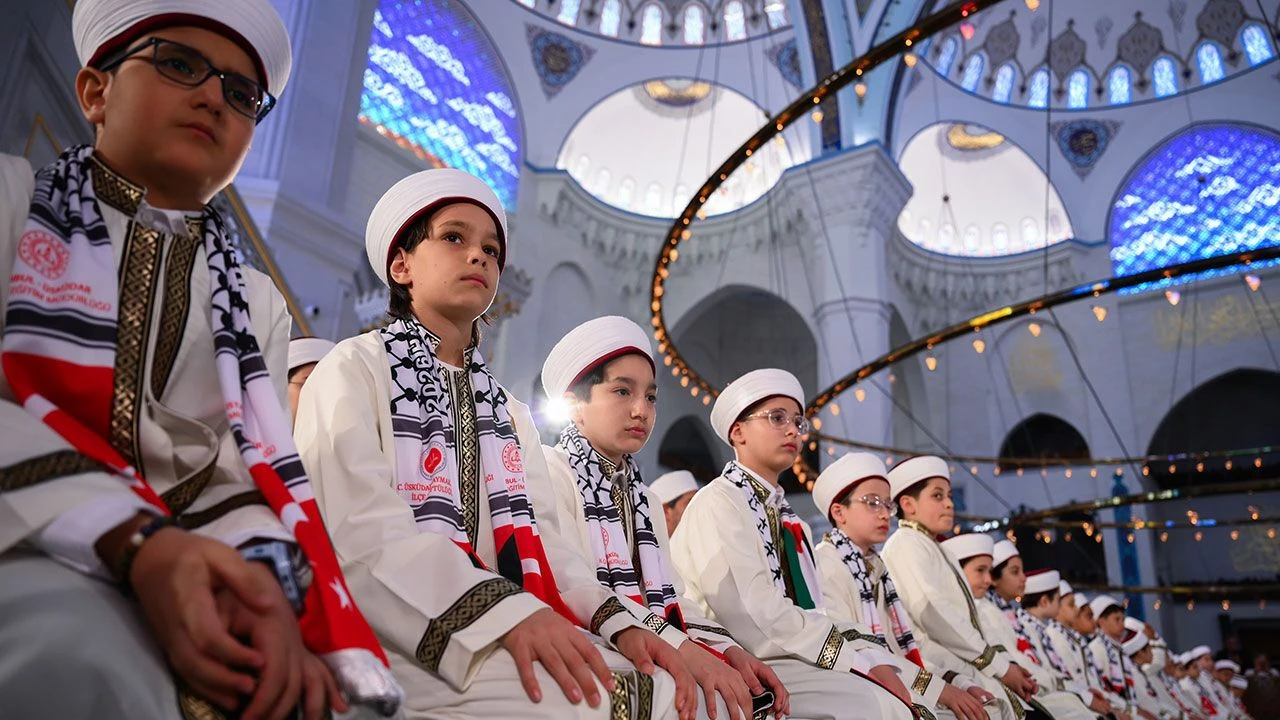 Çamlıca’da Manevi Ziyafet 333 Hafız Dualarla Icazetini Aldı!A