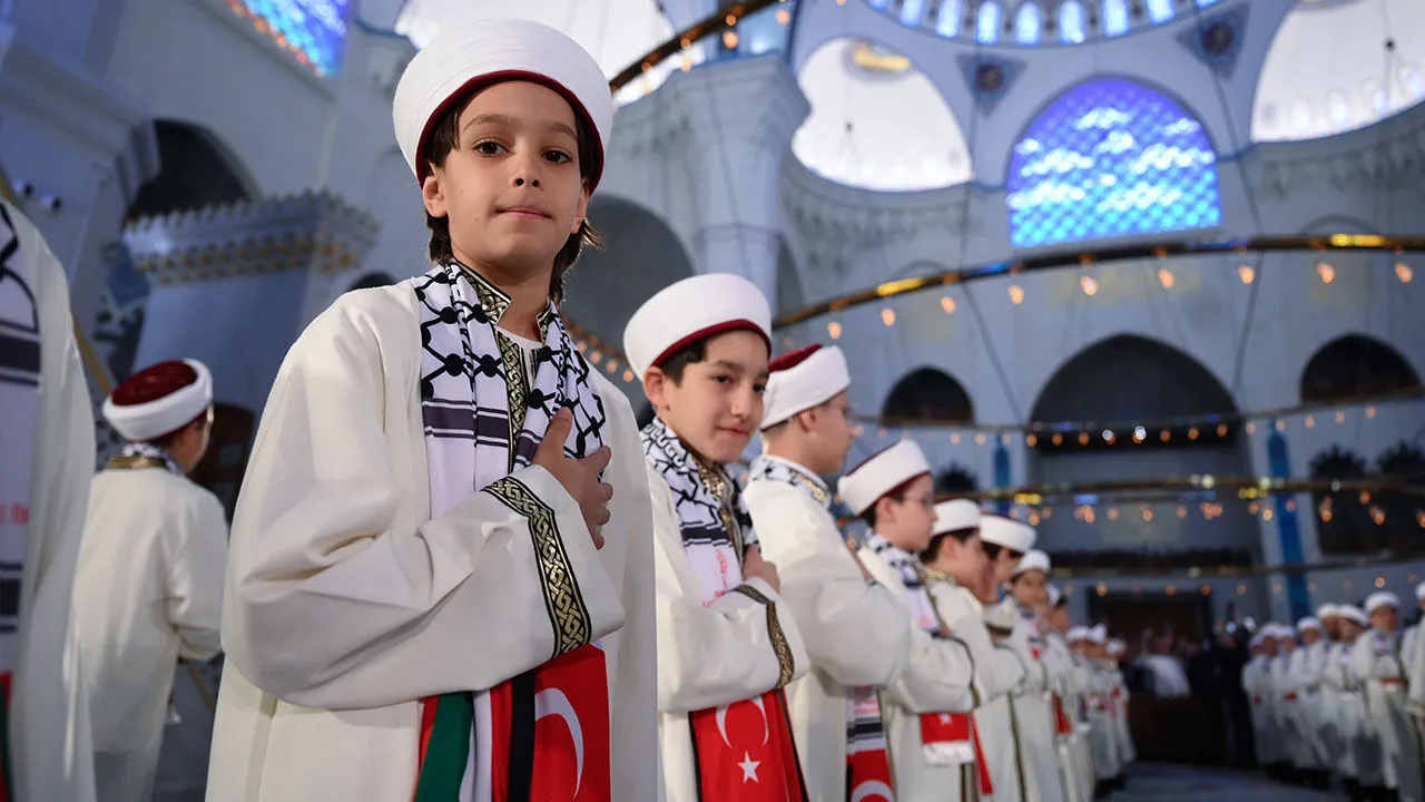 Çamlıca’da Manevi Ziyafet 333 Hafız Dualarla Icazetini Aldı!Vv