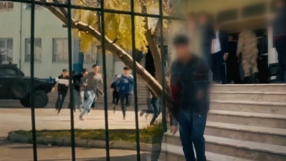 Dehşet anları kamerada! Siverek'te saldırgan okula böyle girdi: Öğrenciler can havliyle kaçtı!