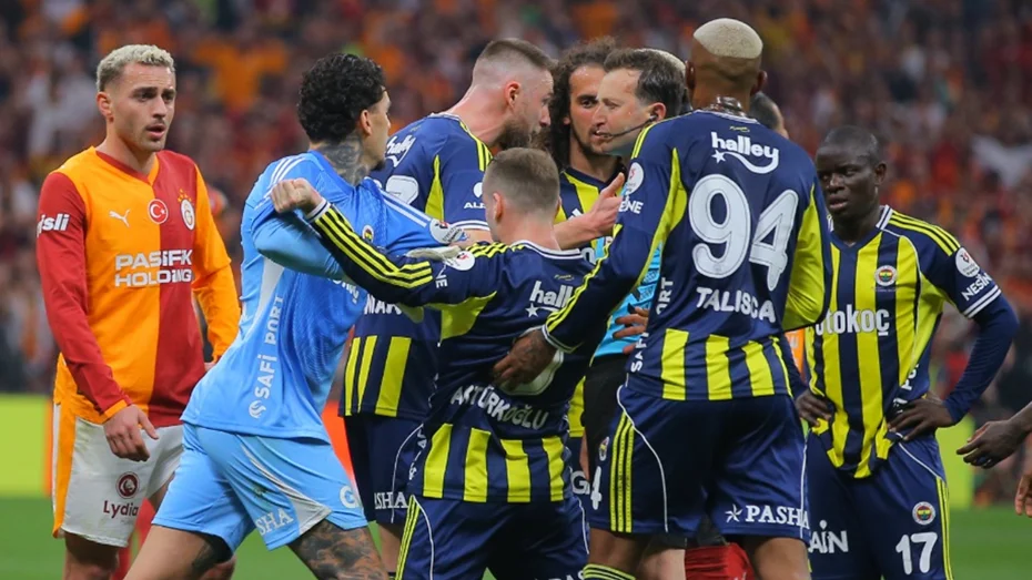 Ederson, Yasin Kol'a Ne Dedi Derbinin Hakemi O Küfrü Açıkladı (2)