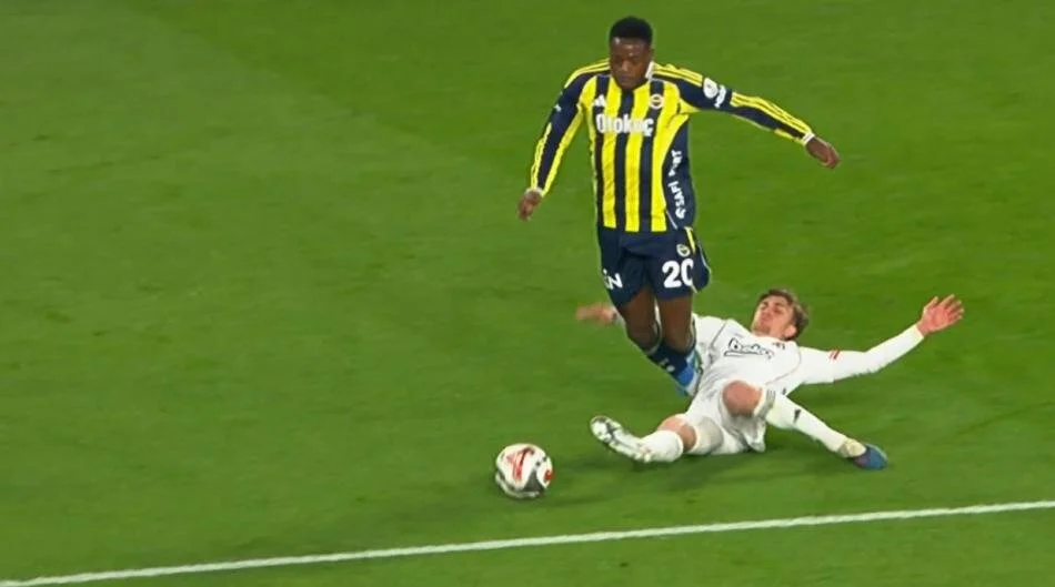 Fenerbahçe Beşiktaş Maçı Tartışmalı Pozisyonları Penaltı Kararı Doğru Mu (10)