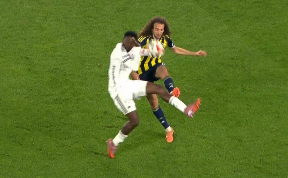 Fenerbahçe Beşiktaş Maçı Tartışmalı Pozisyonları Penaltı Kararı Doğru Mu (12)