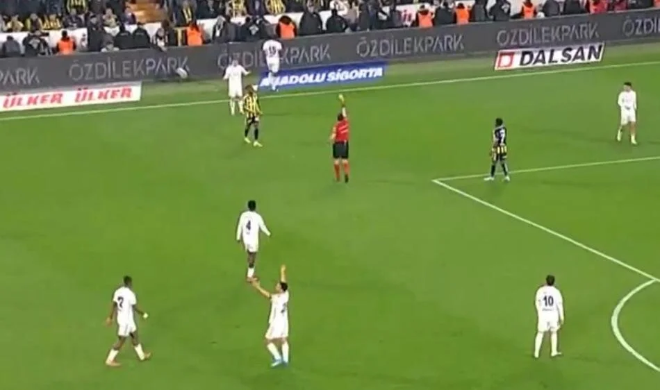 Fenerbahçe Beşiktaş Maçı Tartışmalı Pozisyonları Penaltı Kararı Doğru Mu (17)
