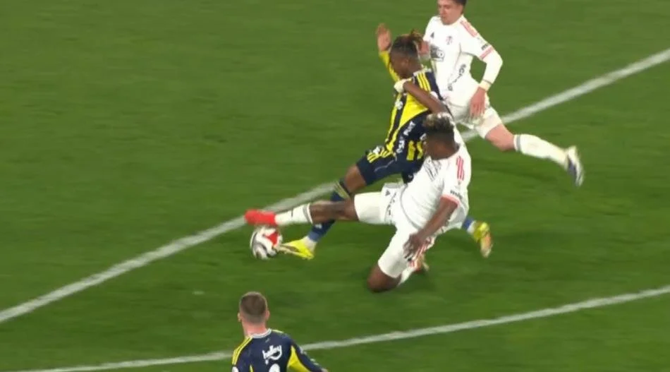 Fenerbahçe Beşiktaş Maçı Tartışmalı Pozisyonları Penaltı Kararı Doğru Mu (20)