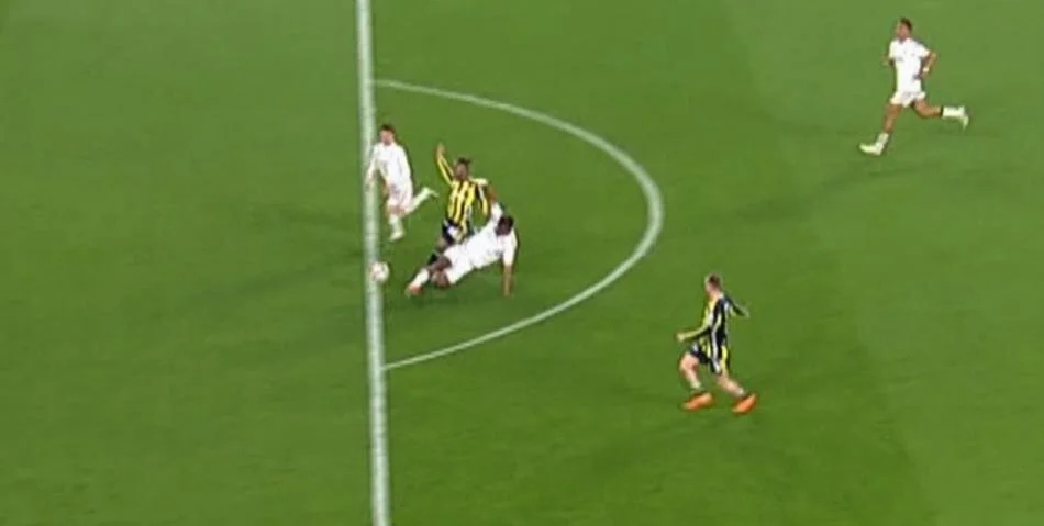 Fenerbahçe Beşiktaş Maçı Tartışmalı Pozisyonları Penaltı Kararı Doğru Mu (21)