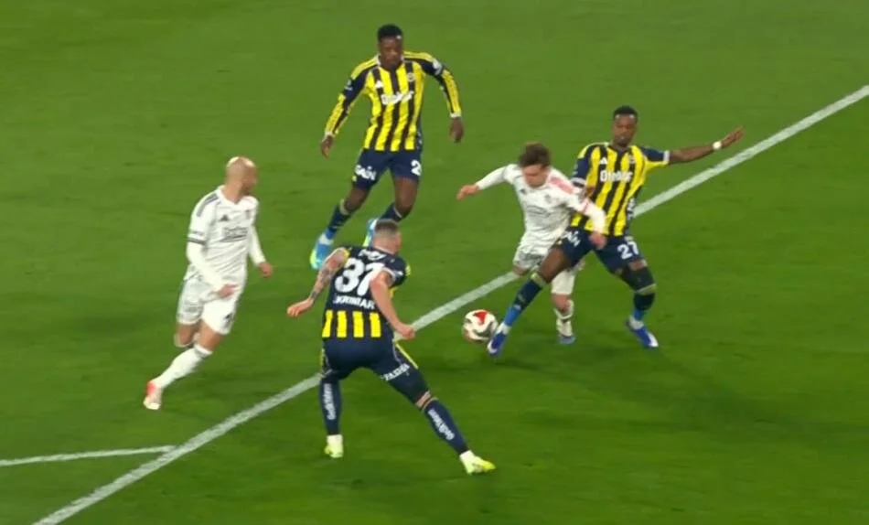 Fenerbahçe Beşiktaş Maçı Tartışmalı Pozisyonları Penaltı Kararı Doğru Mu (4)