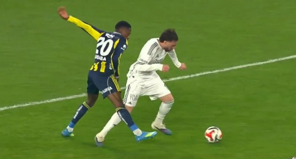 Fenerbahçe Beşiktaş Maçı Tartışmalı Pozisyonları Penaltı Kararı Doğru Mu (9)