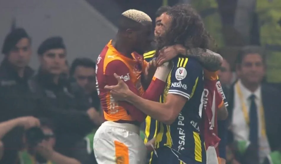 Galatasaray Fenerbahçe Maçının Tartışmalı Pozisyonları 26 (10)