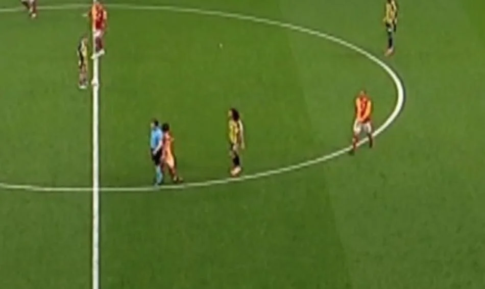 Galatasaray Fenerbahçe Maçının Tartışmalı Pozisyonları 26 (13)