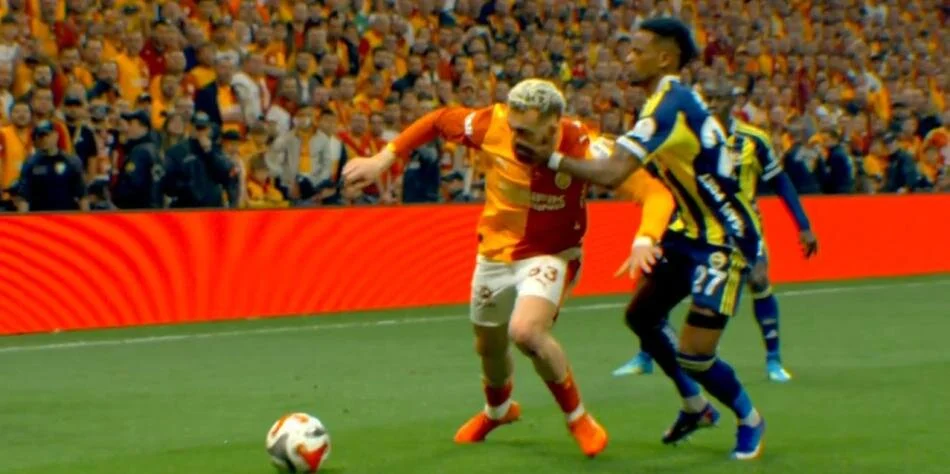 Galatasaray Fenerbahçe Maçının Tartışmalı Pozisyonları 26 (15)