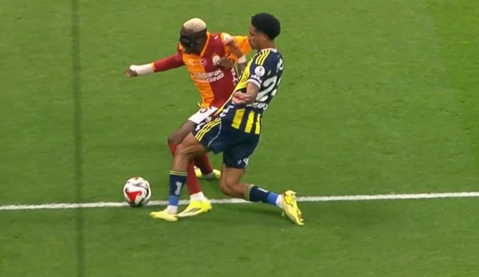 Galatasaray Fenerbahçe Maçının Tartışmalı Pozisyonları 26 (16)