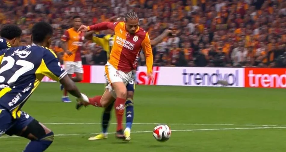 Galatasaray Fenerbahçe Maçının Tartışmalı Pozisyonları 26 (2)