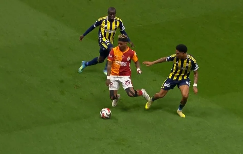 Galatasaray Fenerbahçe Maçının Tartışmalı Pozisyonları 26 (21)