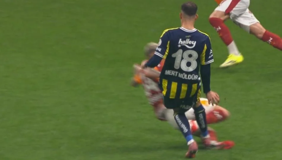 Galatasaray Fenerbahçe Maçının Tartışmalı Pozisyonları 26 (24)