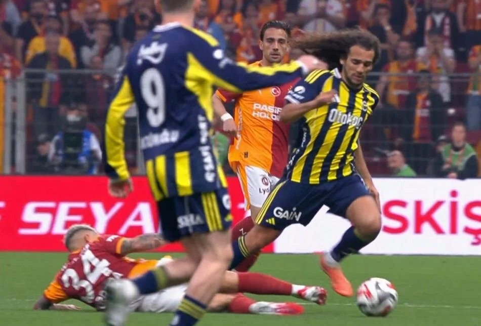 Galatasaray Fenerbahçe Maçının Tartışmalı Pozisyonları 26 (25)