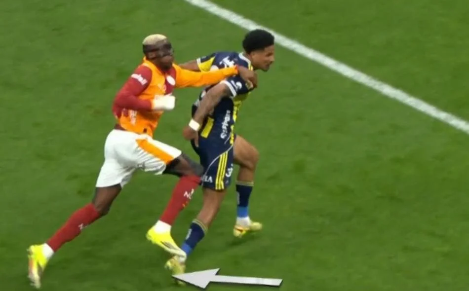 Galatasaray Fenerbahçe Maçının Tartışmalı Pozisyonları 26 (4)