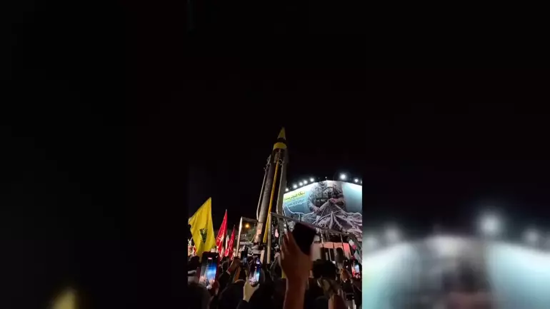 İran Balistik Füzelerini Sergiledi, Abd'ye Gözdağı Verdi! İşte O Görüntüler (5)-1