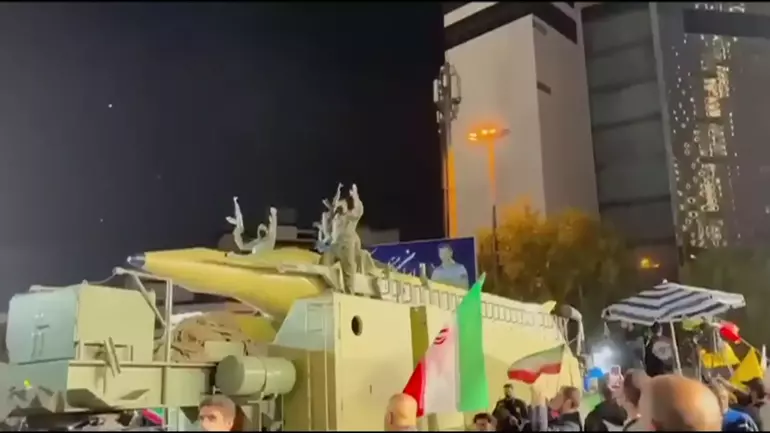 İran Balistik Füzelerini Sergiledi, Abd'ye Gözdağı Verdi! İşte O Görüntüler (6)-1