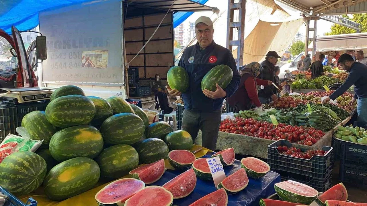 Karpuz Tezgâha Indi Dilimle Satış Dönemi Başladı! Kilosu 50 Tl...a