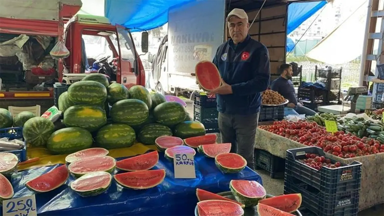 Karpuz Tezgâha Indi Dilimle Satış Dönemi Başladı! Kilosu 50 Tl...s