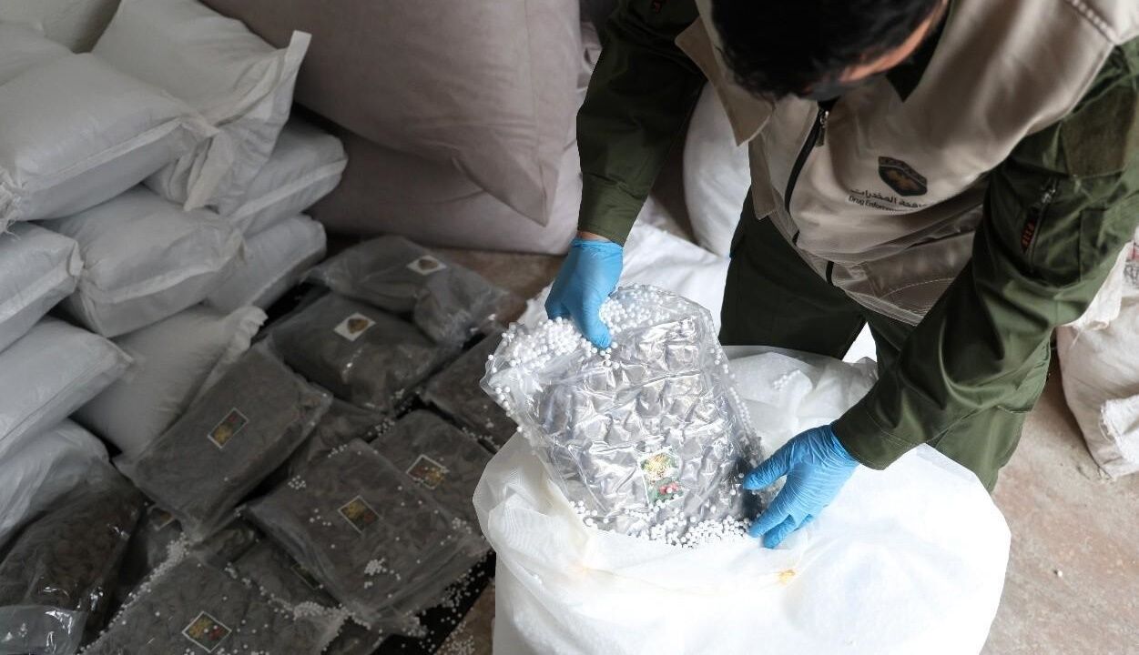 Mit’ten Suriye’de Uyuşturucu Operasyonu... Lâzkiye Limanı’nda 236 Kilogram Uyuşturucu Ele Geçirildi (4)