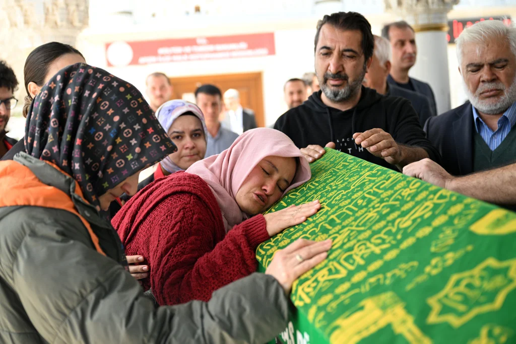 Okul Katliamında Kaybettiğimiz Canlar Gözyaşlarıyla Uğurlandı Kendileri Küçük Ama Acıları Çok Ağır Geldi (2)-1