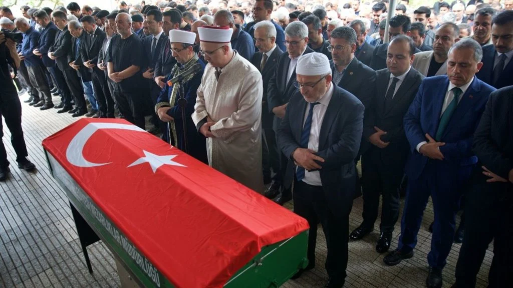Okul Katliamında Kaybettiğimiz Canlar Gözyaşlarıyla Uğurlandı Kendileri Küçük Ama Acıları Çok Ağır Geldi (3)-1