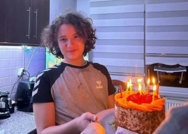 Okulu Kana Bulayan 14 Yasindak 19753673 6850 1 M