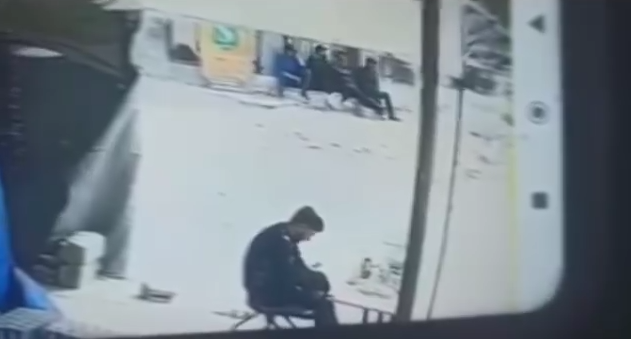 Sözde garantör devletler izlesin! Gazze'de yol kenarındaki gençlere katliam