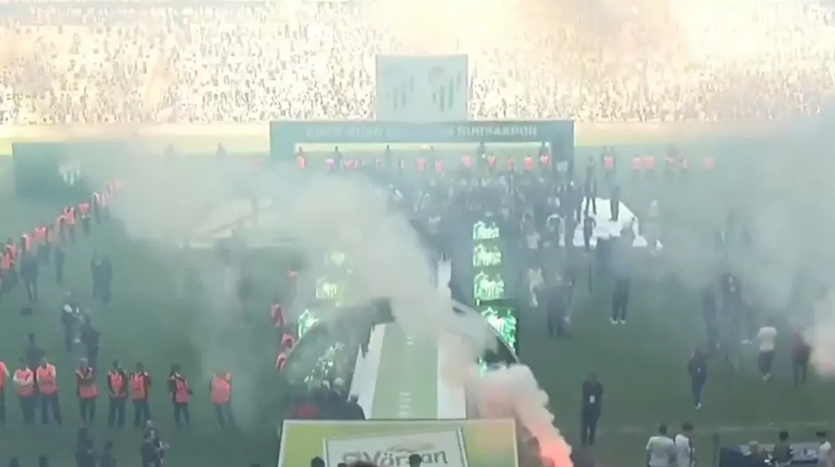 Tff Başkanı Hacıosmanoğlu'na Şampiyonluk Kutlamasına Şok Protesto! Islıklar Hiç Susmadı (4)