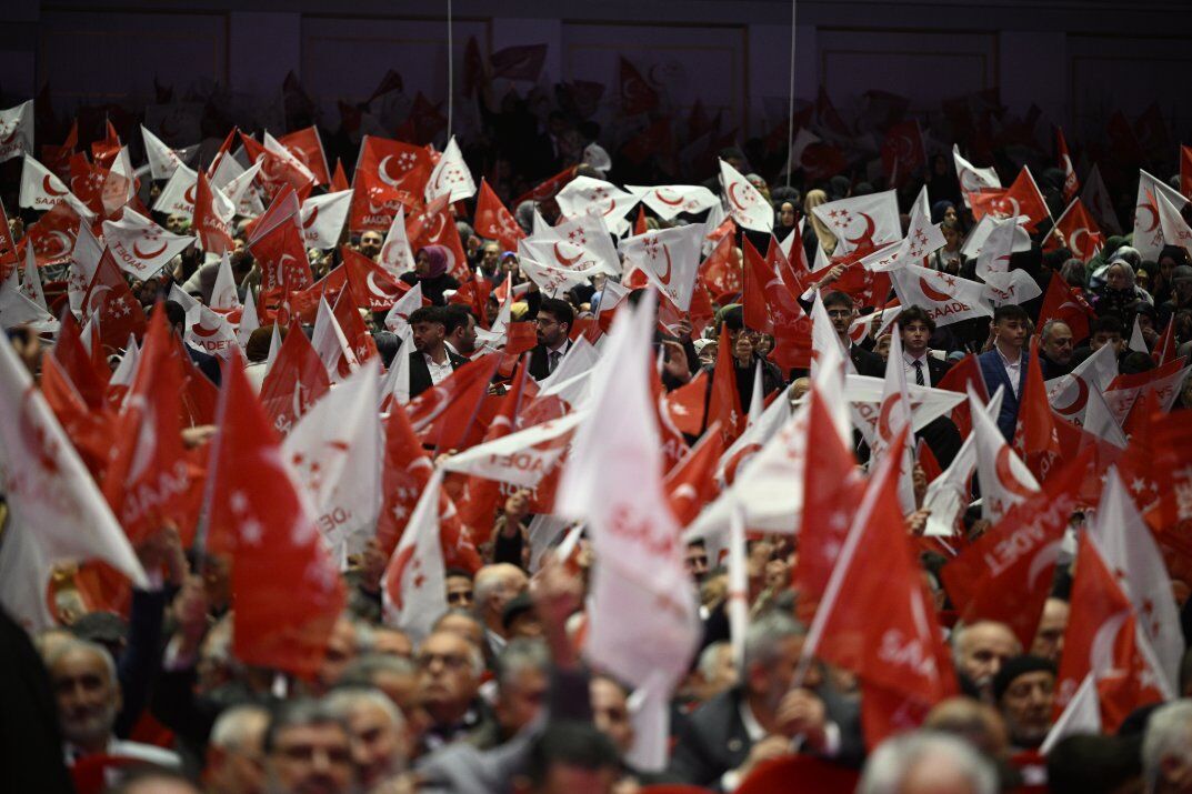 Türkiye Divanı'ndan Erken Seçim Hamlesi Saadet, Salonlara Sığmıyor Dalga Dalga Ülke Geneline Yayılıyor (22)
