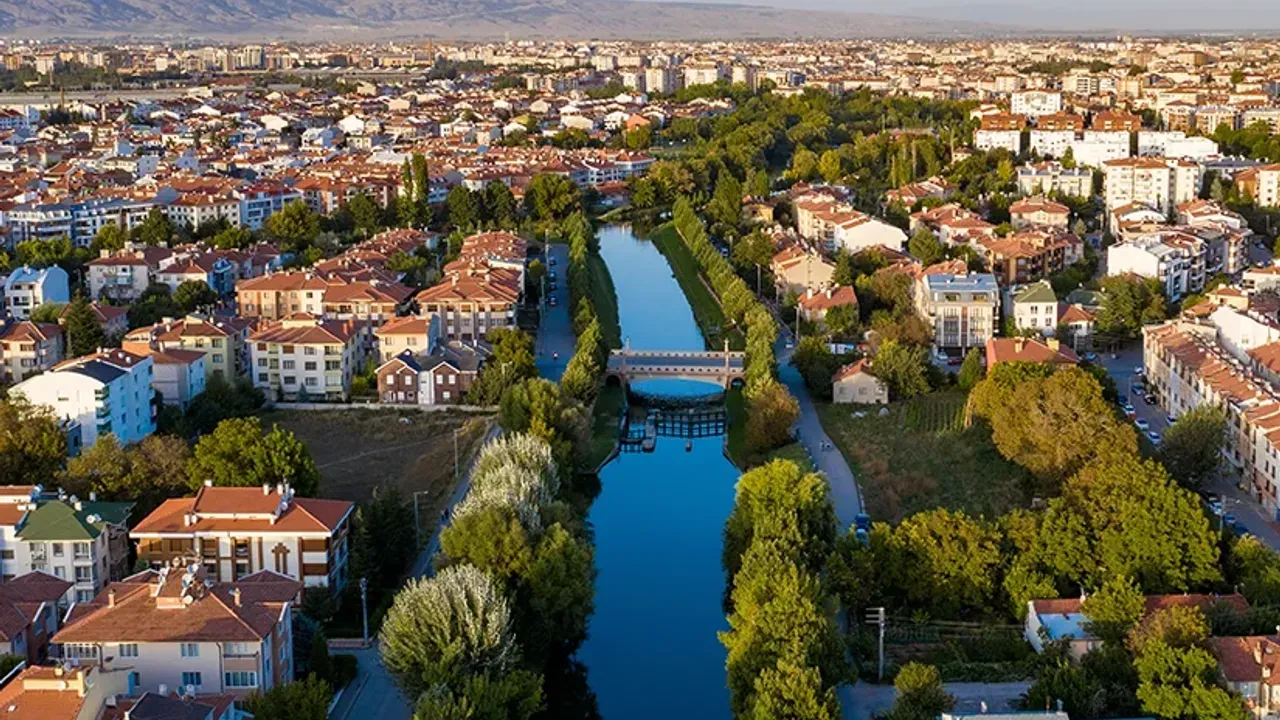 Yalniz Seyahat Edenleri Mutlu Edecek Sehirler Eskisehir 1
