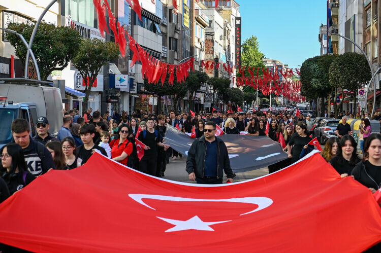 19 Mayis Coskusu Sokaklara Tasti 2 1778919069 617 X750