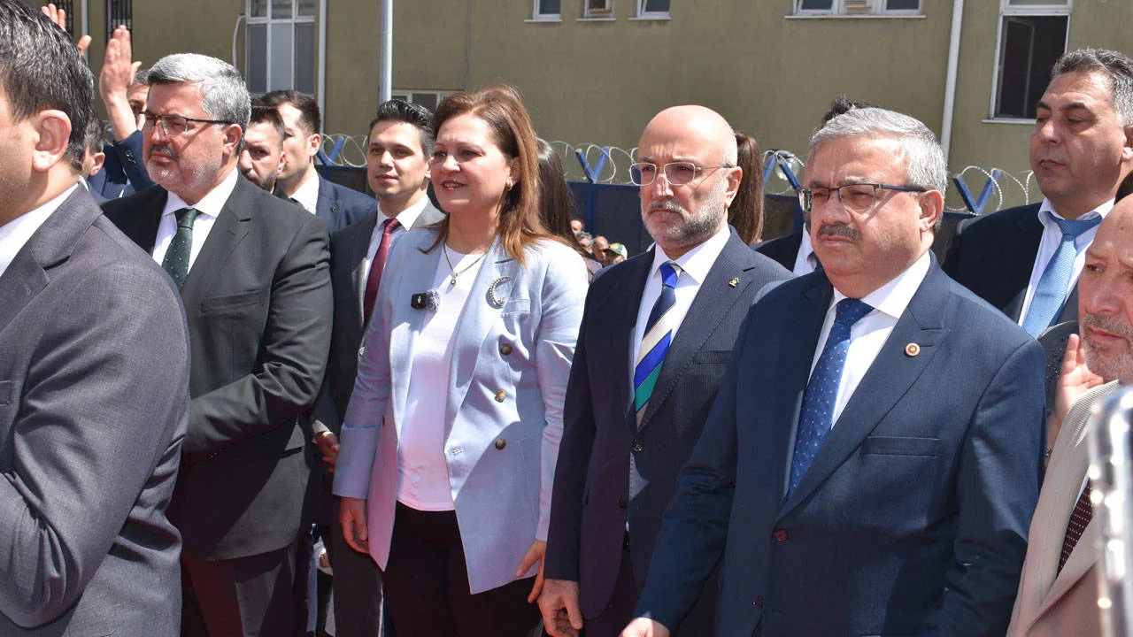 Ak Parti'ye Geçen Burcu Köksal Memleketinde Konuştu (1)