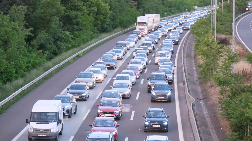 Bayram Dönüşü Çile Kuyruğu! Trafik Kilometrelerce Uzadı (1)