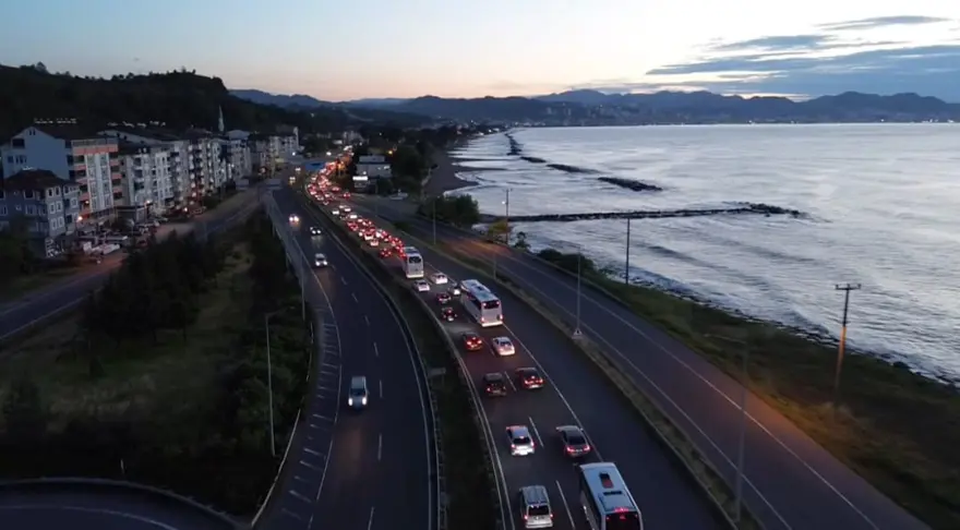 Bayram Dönüşü Çile Kuyruğu! Trafik Kilometrelerce Uzadı (6)