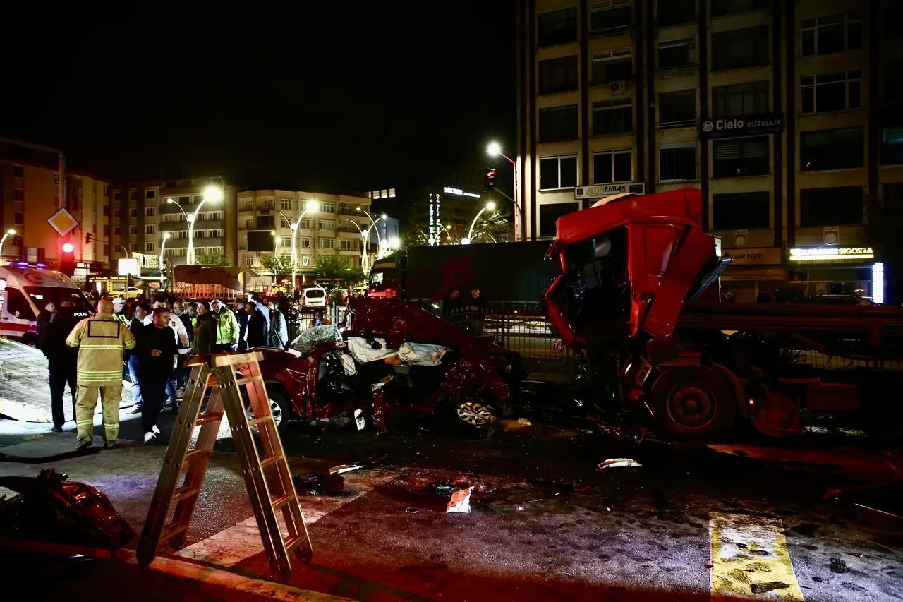 Bayram Yolu Kana Bulandı Aynı Aileden 5 Can Gitti (3)