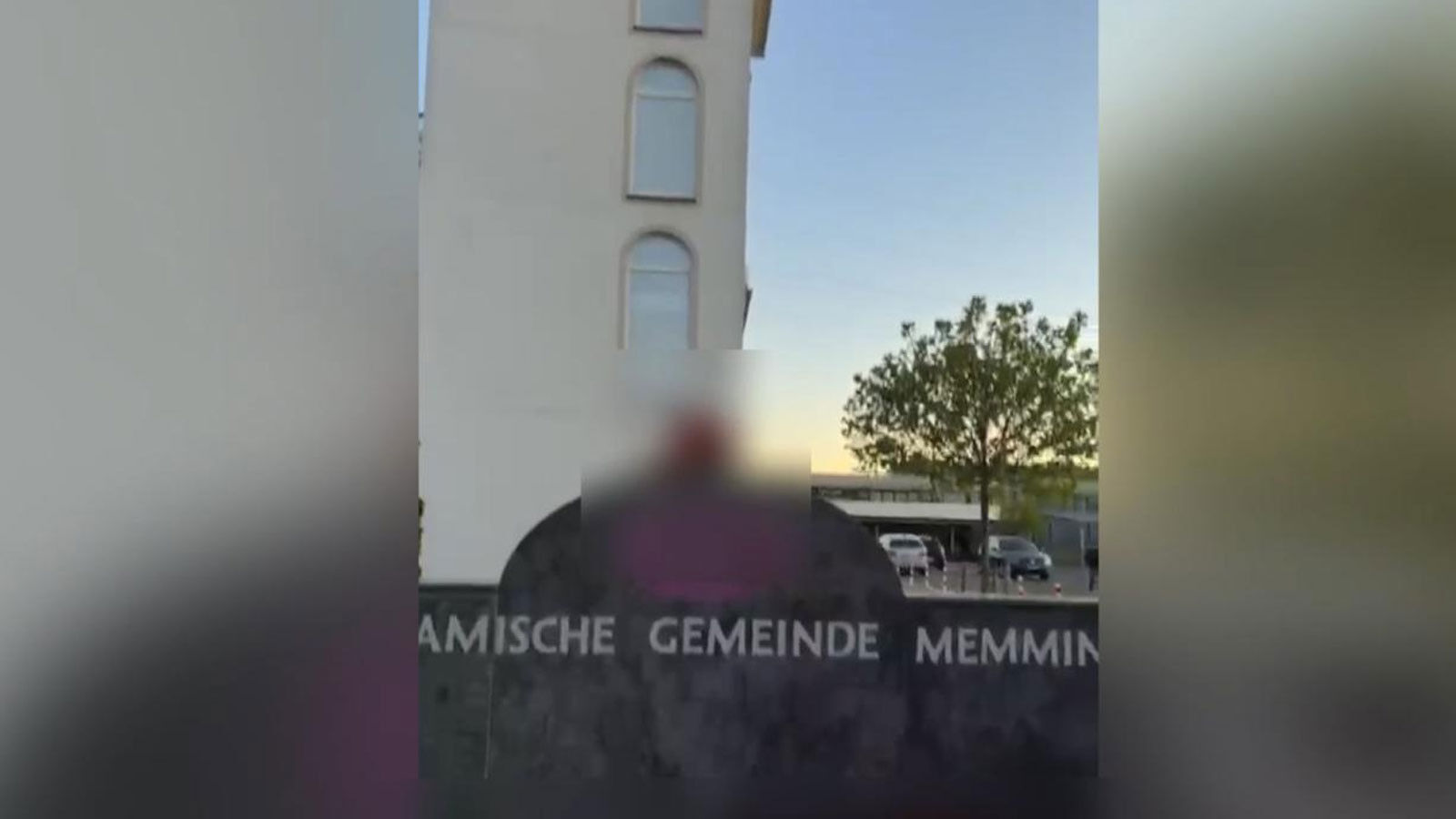 Bu Nefret Sizi Boğacak! Almanya'da Camiye Iğrenç Saldırı Domuz Başı Ve Kanlı Balonlar!