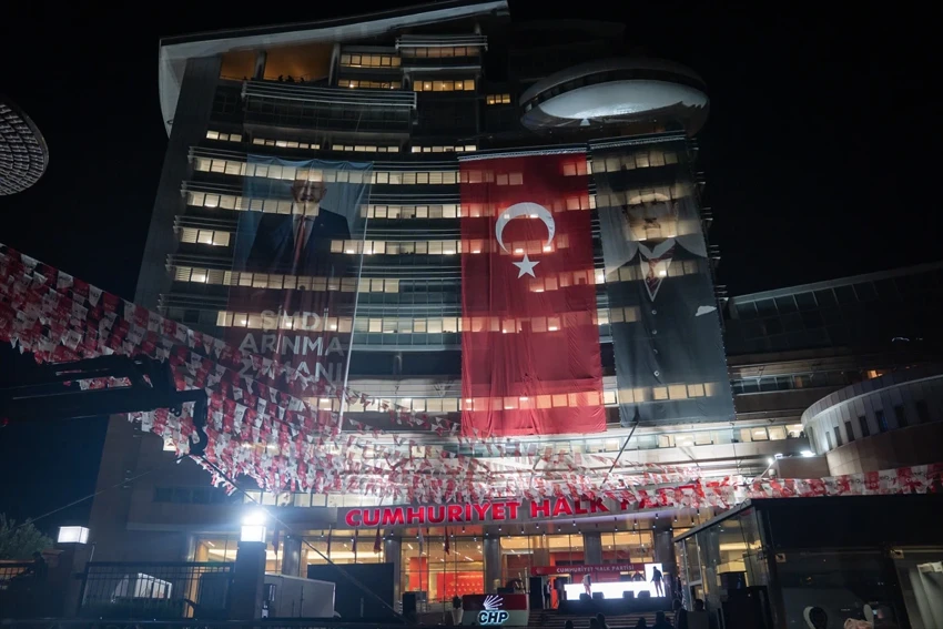 Chp Genel Merkezi’ne Kemal Kılıçdaroğlu’nun Afişi Asıldı Afişe 'Şimdi Arınma Zamanı' Yazıldığı Görüldü!
