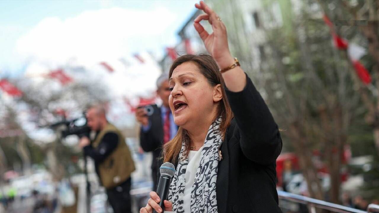 Chp Li Afyonkarahisar Belediye Baskani Burcu Koksal In Akp Ye Gececegi Iddia Edildi