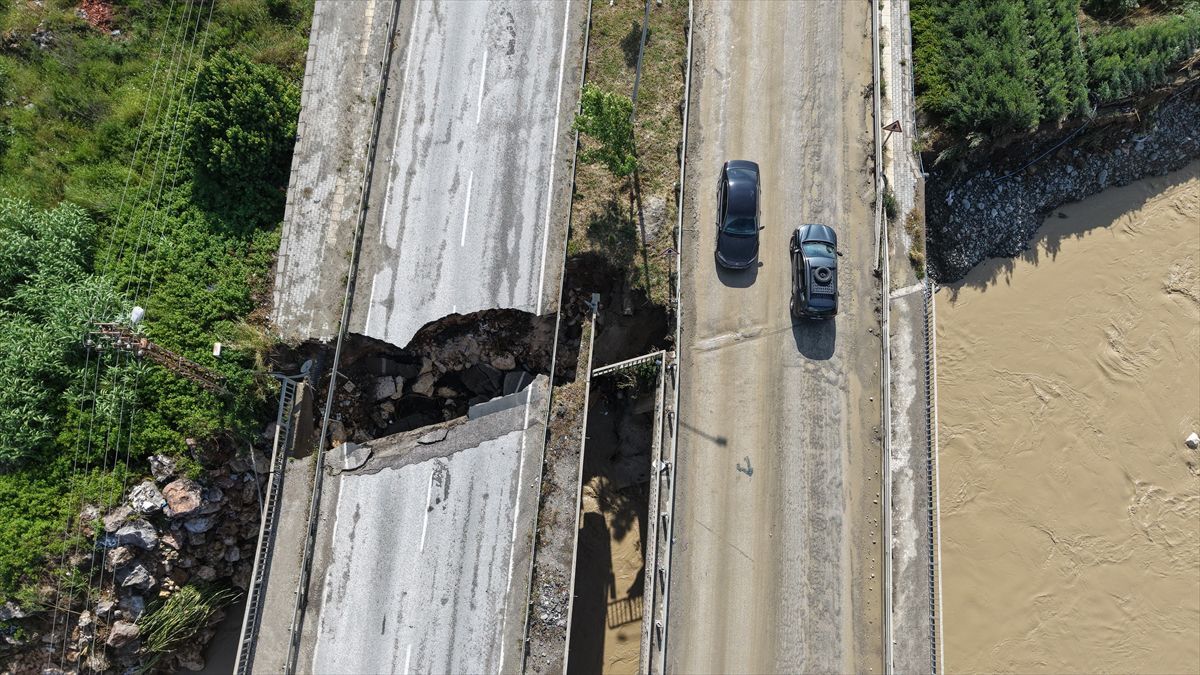 Hatay Geceyi Kabusla Geçirdi Sel, Çökme Ve Ölüm Peş Peşe Geldi (4)