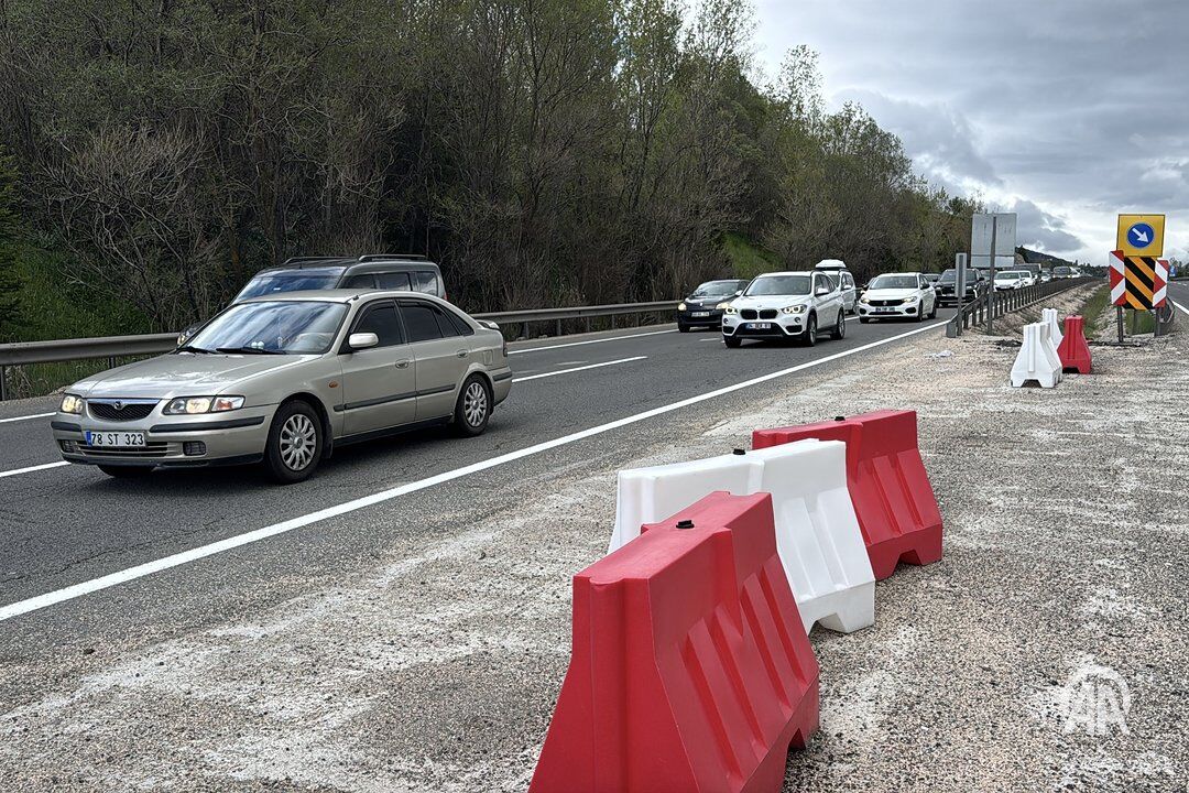 Kurban Bayramı Dönüşü Başladı Yollar Kilitlendi! İşte Trafik Yoğunluğunun Yaşandığı O Bölgeler...