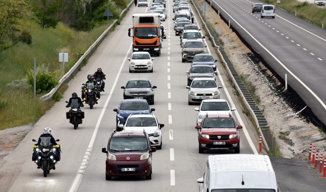 Kurban Bayramı Dönüşü Başladı Yollar Kilitlendi! İşte Trafik Yoğunluğunun Yaşandığı O Bölgeler...o