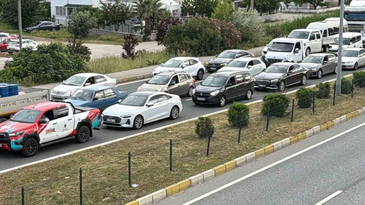 Kuzey Ege De 9 Gunluk Kurban Bayrami Tatiliyle Edremit Te Trafik Yogunlugu Basladi 1200 530462