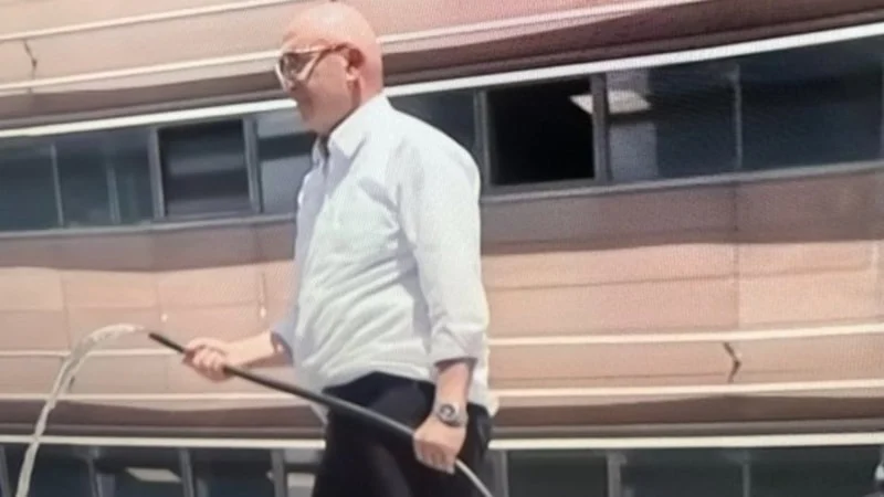 Mahmut Tanal'dan “Hortumlu” Protesto! Çatıya Çıktı Suyu Açın Dedi (2)