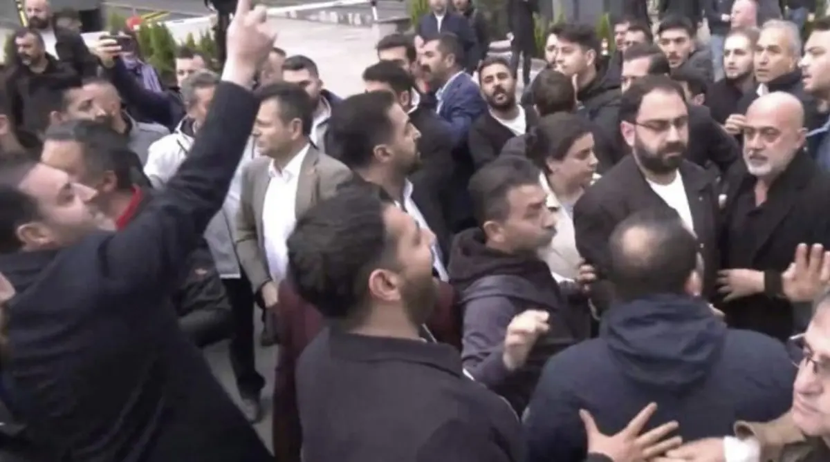 Polis Ekipleri Chp Genel Merkezi'ne Girdi Ortalık Savaş Alanına Döndü (2)-2